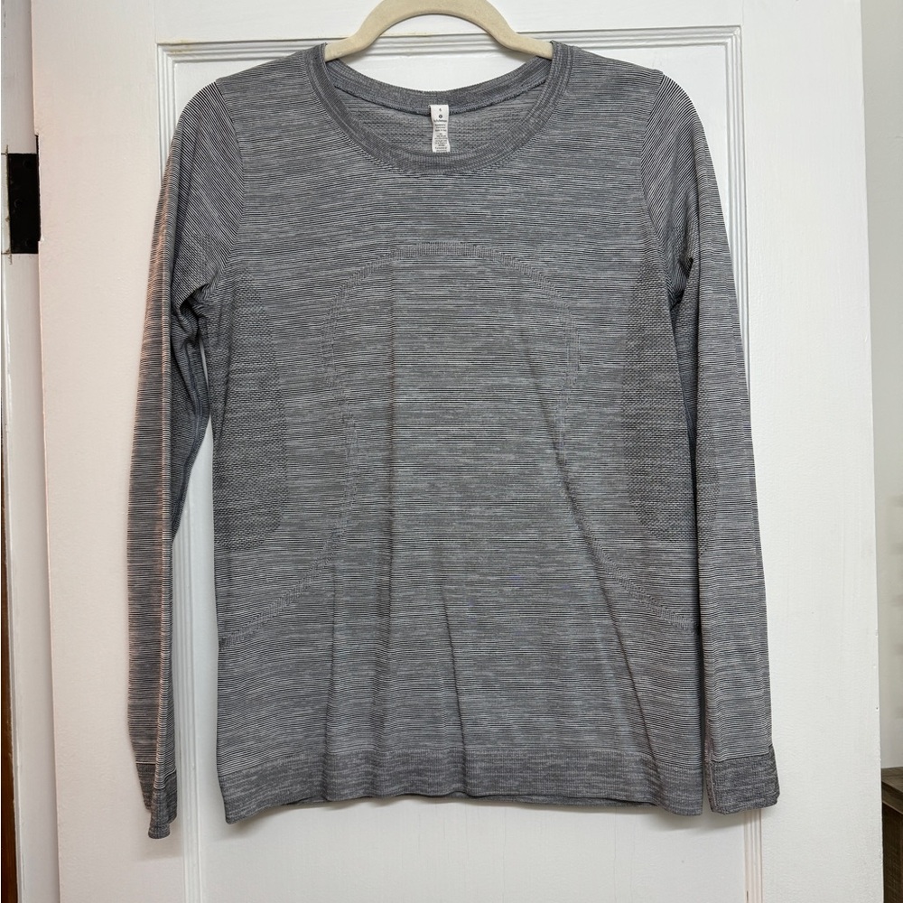 Grey Lululemon top